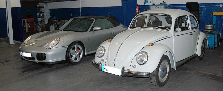 Porsche 911 Cabrio und VW Käfer